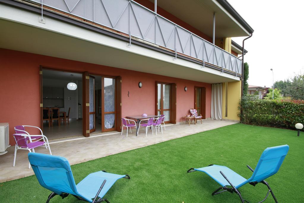 デセンツァーノ・デル・ガルダLuminoso Trilocale Con Piscina E Giardino Privatoアパートメント エクステリア 写真