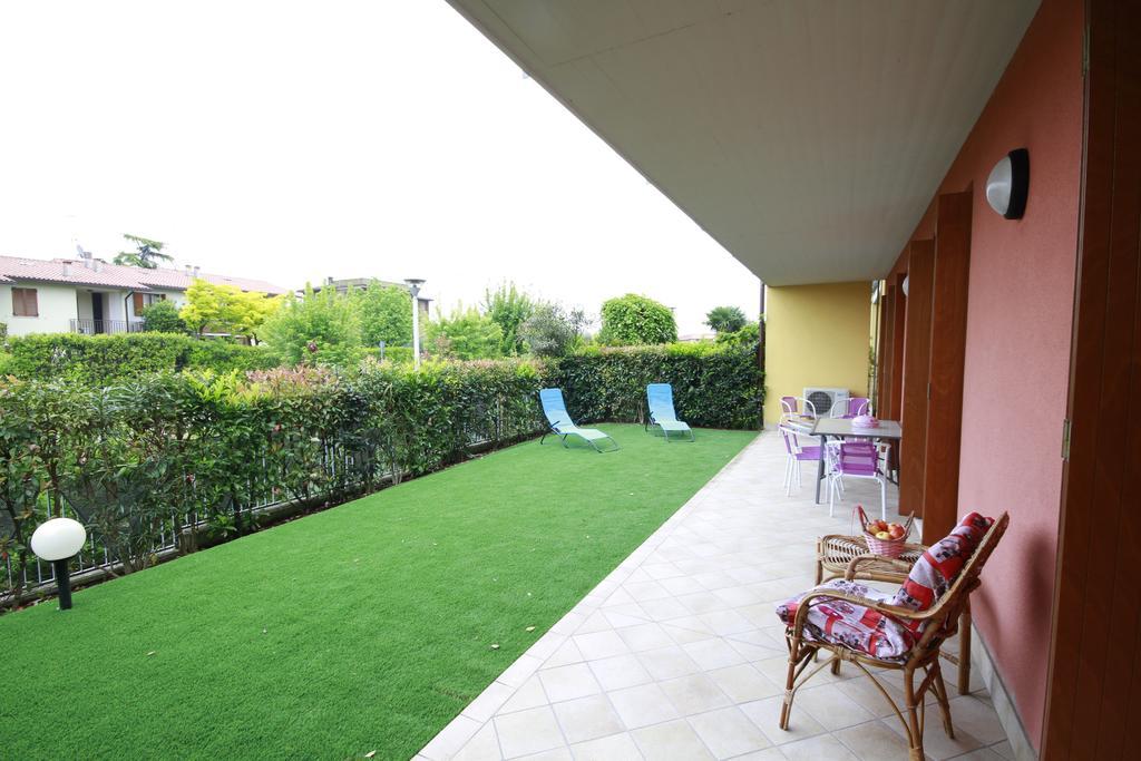 デセンツァーノ・デル・ガルダLuminoso Trilocale Con Piscina E Giardino Privatoアパートメント エクステリア 写真